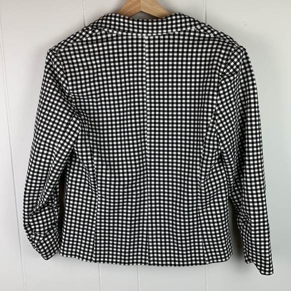 Amanda + Chelsea Blazer - Picture 2 of 3